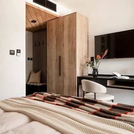 Stefanova & زاكوباني