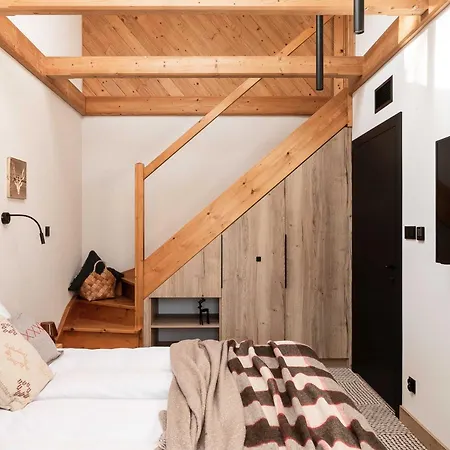 Stefanova & ホテル