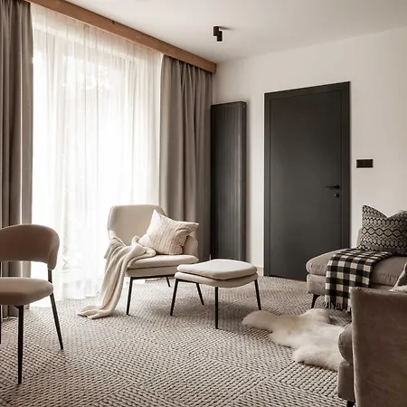 Hotel Stefanova & *